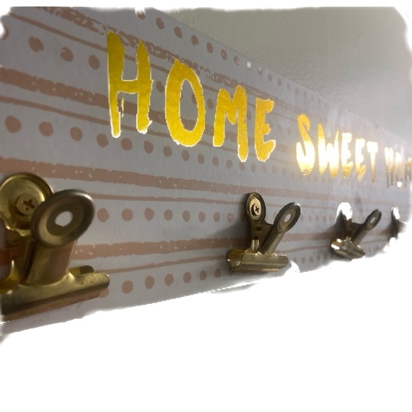 Golden white en suite home picture clip - Picture 2 of 3